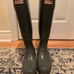 Hunter tall grey boots 8 — priced to sell!